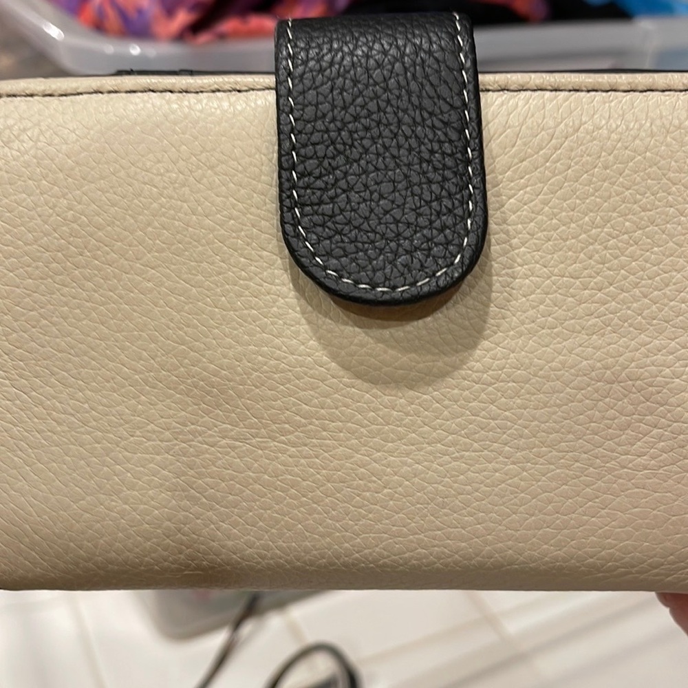 Kelly & Katie - Cream with Black wallet